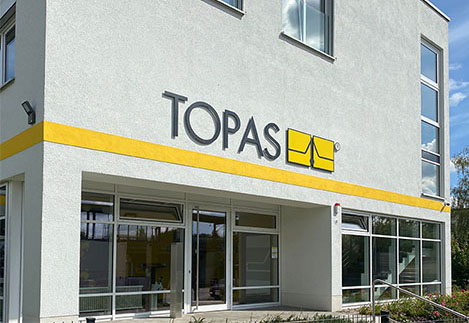 Fassade mit Tür und Fenster